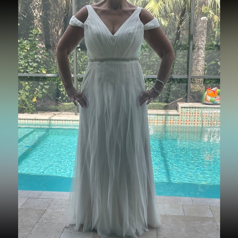 White by Vera Wang Wedding Dress, Size 14, Excellent Condition, Ivory